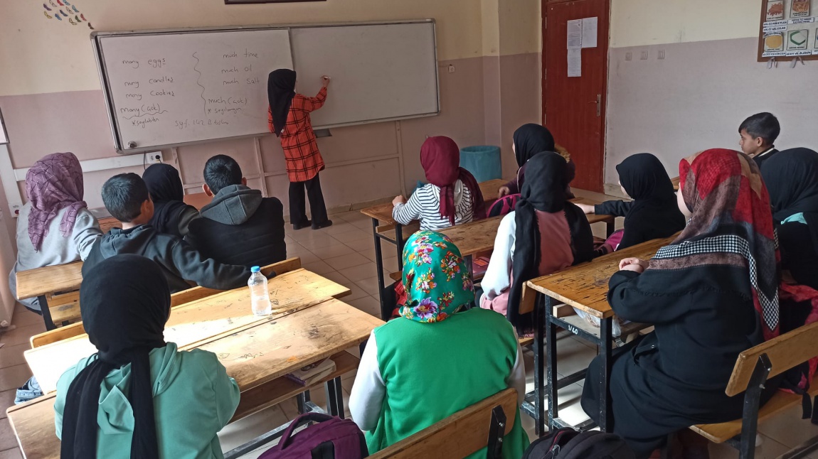 Kur'an-ı Kerim'in ana konuları ve muhtevasına yönelik, öğrencilere ilgili ders öğretmeni ile seminer düzenlendi.